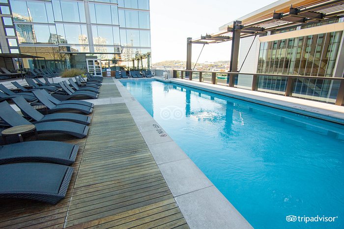 pool–v9931102